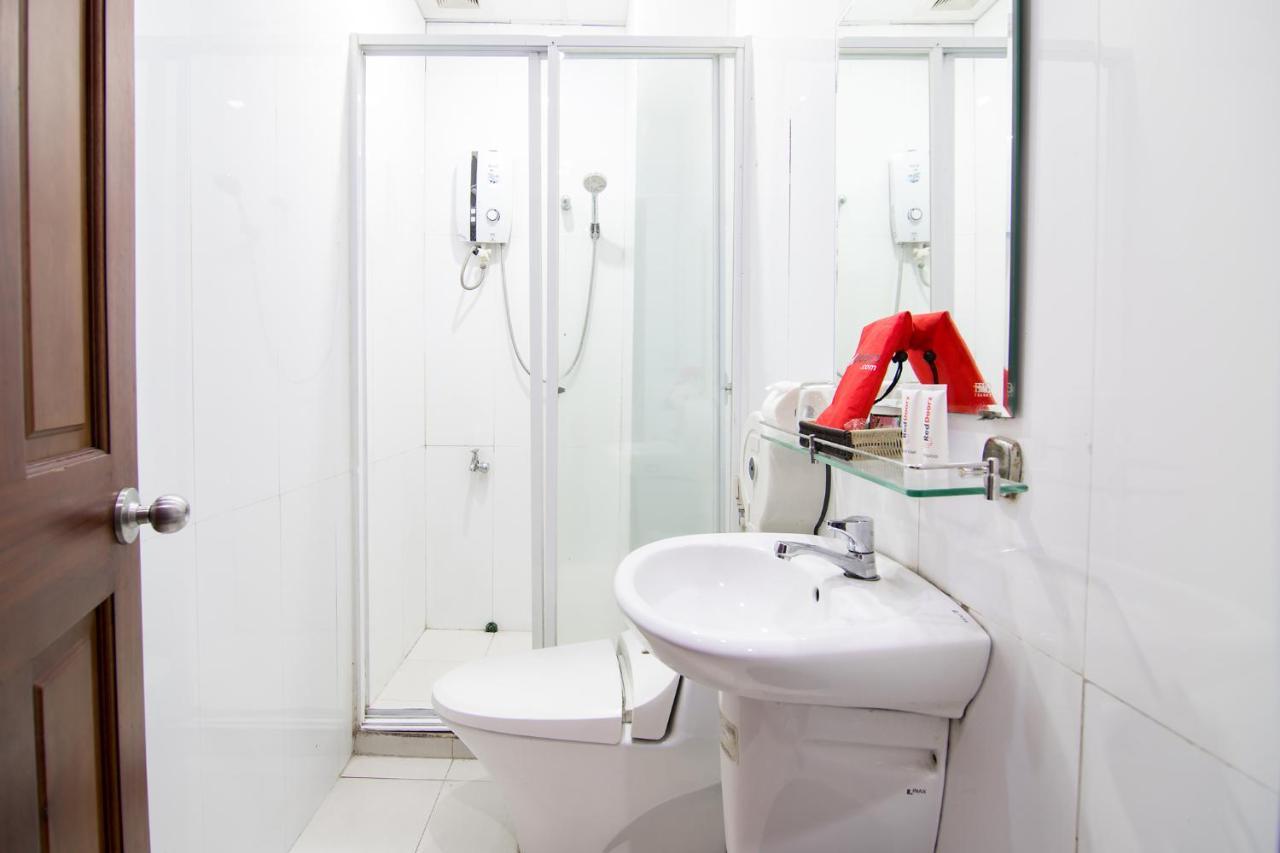 Reddoorz Plus @ Pham Ngu Lao 2 Хошимін Екстер'єр фото
