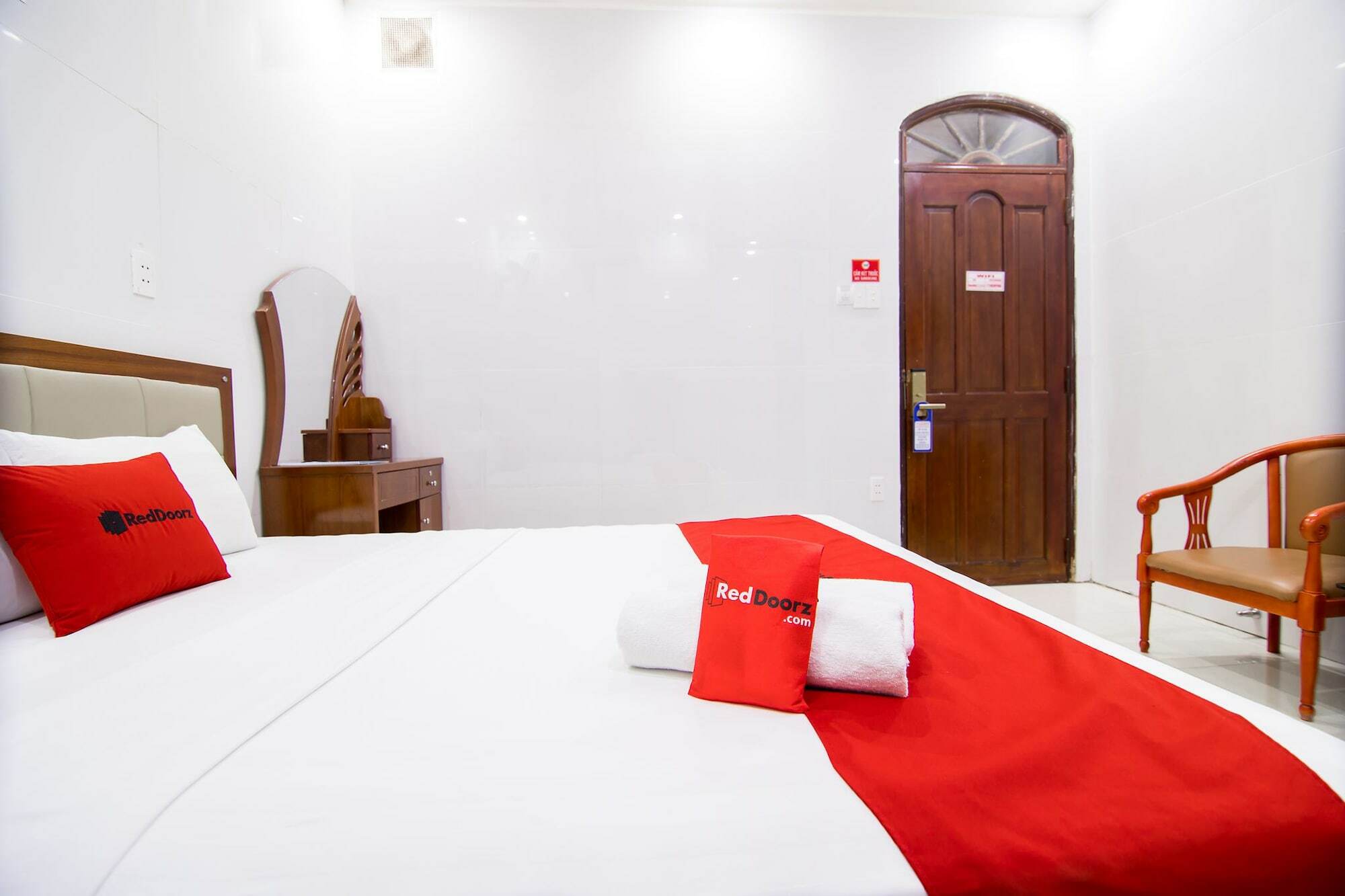 Reddoorz Plus @ Pham Ngu Lao 2 Хошимін Екстер'єр фото